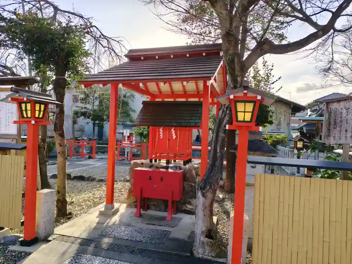 車折神社の{uncategorized: "未分類", other: "その他", undefined: "問題あり", building: "その他建物", grave: "お墓", sacred_gate: "鳥居", guardian: "狛犬", statue: "像", buddha: "仏像", history: "歴史", nature: "自然", garden: "庭園", animal: "動物", pagoda: "塔", temizu: "手水舎", mountain_gate: "山門・神門", sanctuary: "本殿・本堂", subordinate: "末社・摂社", art: "芸術", scenery: "景色", jizo: "地蔵", ema: "絵馬", goshuin: "御朱印", omikuji: "おみくじ", items: "授与品その他", amulet: "お守り", goshuincho: "御朱印帳", eats: "食事", festival: "お祭り", votive_dance: "神楽", shichigosan: "七五三参", wedding: "結婚式", experience: "体験その他", initially: "初詣", around: "周辺", anti_infection: "感染症対策"}