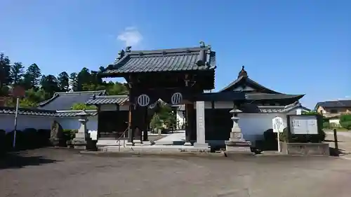 龍宝寺の山門