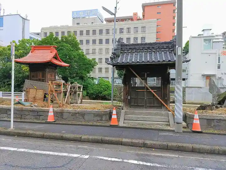 津島社の山門・神門