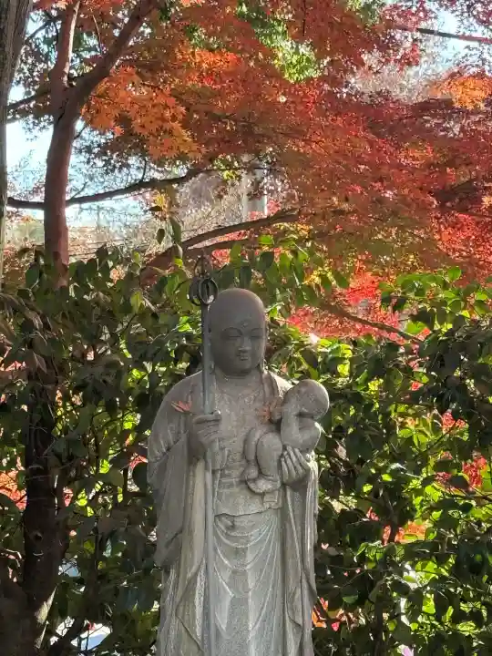 深大寺の{uncategorized: "未分類", other: "その他", undefined: "問題あり", building: "その他建物", grave: "お墓", sacred_gate: "鳥居", guardian: "狛犬", statue: "像", buddha: "仏像", history: "歴史", nature: "自然", garden: "庭園", animal: "動物", pagoda: "塔", temizu: "手水舎", mountain_gate: "山門・神門", sanctuary: "本殿・本堂", subordinate: "末社・摂社", art: "芸術", scenery: "景色", jizo: "地蔵", ema: "絵馬", goshuin: "御朱印", omikuji: "おみくじ", items: "授与品その他", amulet: "お守り", goshuincho: "御朱印帳", eats: "食事", festival: "お祭り", votive_dance: "神楽", shichigosan: "七五三参", wedding: "結婚式", experience: "体験その他", initially: "初詣", around: "周辺", anti_infection: "感染症対策"}