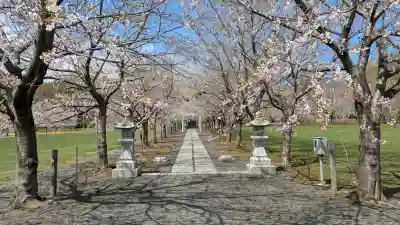 明和神社の{uncategorized: "未分類", other: "その他", undefined: "問題あり", building: "その他建物", grave: "お墓", sacred_gate: "鳥居", guardian: "狛犬", statue: "像", buddha: "仏像", history: "歴史", nature: "自然", garden: "庭園", animal: "動物", pagoda: "塔", temizu: "手水舎", mountain_gate: "山門・神門", sanctuary: "本殿・本堂", subordinate: "末社・摂社", art: "芸術", scenery: "景色", jizo: "地蔵", ema: "絵馬", goshuin: "御朱印", omikuji: "おみくじ", items: "授与品その他", amulet: "お守り", goshuincho: "御朱印帳", eats: "食事", festival: "お祭り", votive_dance: "神楽", shichigosan: "七五三参", wedding: "結婚式", experience: "体験その他", initially: "初詣", around: "周辺", anti_infection: "感染症対策"}