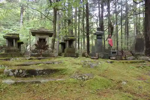 深山巴の宿の像