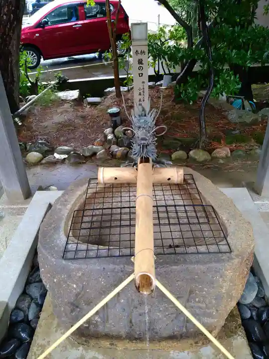 三社神社の手水舎