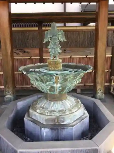 宗保院の手水舎