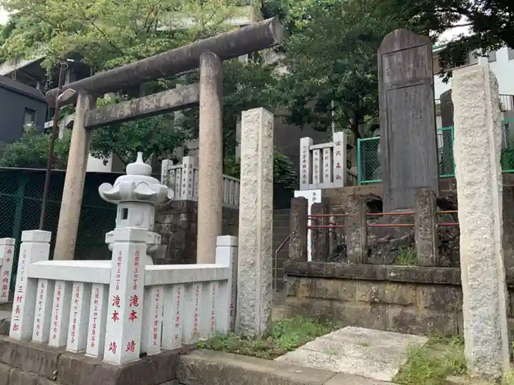 (芝生)浅間神社の鳥居