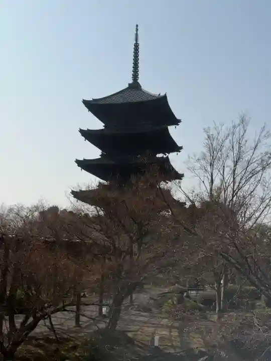 東寺(教王護国寺)の{uncategorized: "未分類", other: "その他", undefined: "問題あり", building: "その他建物", grave: "お墓", sacred_gate: "鳥居", guardian: "狛犬", statue: "像", buddha: "仏像", history: "歴史", nature: "自然", garden: "庭園", animal: "動物", pagoda: "塔", temizu: "手水舎", mountain_gate: "山門・神門", sanctuary: "本殿・本堂", subordinate: "末社・摂社", art: "芸術", scenery: "景色", jizo: "地蔵", ema: "絵馬", goshuin: "御朱印", omikuji: "おみくじ", items: "授与品その他", amulet: "お守り", goshuincho: "御朱印帳", eats: "食事", festival: "お祭り", votive_dance: "神楽", shichigosan: "七五三参", wedding: "結婚式", experience: "体験その他", initially: "初詣", around: "周辺", anti_infection: "感染症対策"}