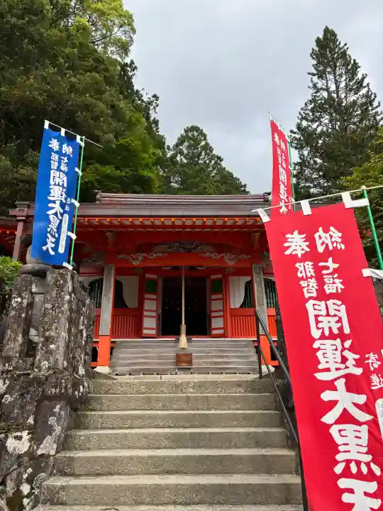 青岸渡寺の{uncategorized: "未分類", other: "その他", undefined: "問題あり", building: "その他建物", grave: "お墓", sacred_gate: "鳥居", guardian: "狛犬", statue: "像", buddha: "仏像", history: "歴史", nature: "自然", garden: "庭園", animal: "動物", pagoda: "塔", temizu: "手水舎", mountain_gate: "山門・神門", sanctuary: "本殿・本堂", subordinate: "末社・摂社", art: "芸術", scenery: "景色", jizo: "地蔵", ema: "絵馬", goshuin: "御朱印", omikuji: "おみくじ", items: "授与品その他", amulet: "お守り", goshuincho: "御朱印帳", eats: "食事", festival: "お祭り", votive_dance: "神楽", shichigosan: "七五三参", wedding: "結婚式", experience: "体験その他", initially: "初詣", around: "周辺", anti_infection: "感染症対策"}