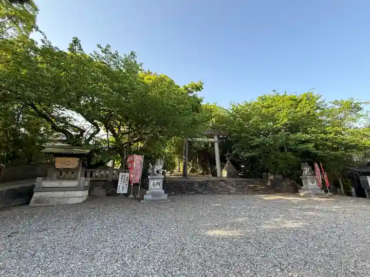 武雄神社の{uncategorized: "未分類", other: "その他", undefined: "問題あり", building: "その他建物", grave: "お墓", sacred_gate: "鳥居", guardian: "狛犬", statue: "像", buddha: "仏像", history: "歴史", nature: "自然", garden: "庭園", animal: "動物", pagoda: "塔", temizu: "手水舎", mountain_gate: "山門・神門", sanctuary: "本殿・本堂", subordinate: "末社・摂社", art: "芸術", scenery: "景色", jizo: "地蔵", ema: "絵馬", goshuin: "御朱印", omikuji: "おみくじ", items: "授与品その他", amulet: "お守り", goshuincho: "御朱印帳", eats: "食事", festival: "お祭り", votive_dance: "神楽", shichigosan: "七五三参", wedding: "結婚式", experience: "体験その他", initially: "初詣", around: "周辺", anti_infection: "感染症対策"}
