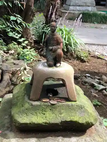 用賀神社の像