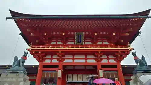 伏見稲荷大社の山門・神門