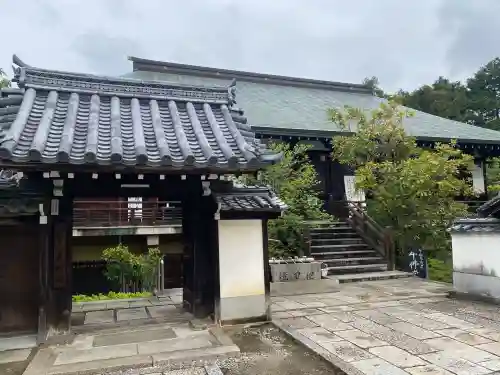 矢田寺大門坊の{uncategorized: "未分類", other: "その他", undefined: "問題あり", building: "その他建物", grave: "お墓", sacred_gate: "鳥居", guardian: "狛犬", statue: "像", buddha: "仏像", history: "歴史", nature: "自然", garden: "庭園", animal: "動物", pagoda: "塔", temizu: "手水舎", mountain_gate: "山門・神門", sanctuary: "本殿・本堂", subordinate: "末社・摂社", art: "芸術", scenery: "景色", jizo: "地蔵", ema: "絵馬", goshuin: "御朱印", omikuji: "おみくじ", items: "授与品その他", amulet: "お守り", goshuincho: "御朱印帳", eats: "食事", festival: "お祭り", votive_dance: "神楽", shichigosan: "七五三参", wedding: "結婚式", experience: "体験その他", initially: "初詣", around: "周辺", anti_infection: "感染症対策"}