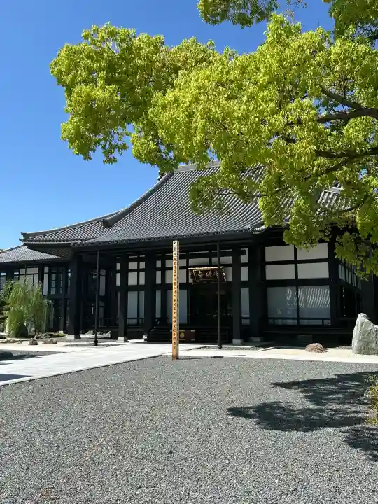 崇禅寺の{uncategorized: "未分類", other: "その他", undefined: "問題あり", building: "その他建物", grave: "お墓", sacred_gate: "鳥居", guardian: "狛犬", statue: "像", buddha: "仏像", history: "歴史", nature: "自然", garden: "庭園", animal: "動物", pagoda: "塔", temizu: "手水舎", mountain_gate: "山門・神門", sanctuary: "本殿・本堂", subordinate: "末社・摂社", art: "芸術", scenery: "景色", jizo: "地蔵", ema: "絵馬", goshuin: "御朱印", omikuji: "おみくじ", items: "授与品その他", amulet: "お守り", goshuincho: "御朱印帳", eats: "食事", festival: "お祭り", votive_dance: "神楽", shichigosan: "七五三参", wedding: "結婚式", experience: "体験その他", initially: "初詣", around: "周辺", anti_infection: "感染症対策"}