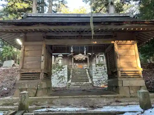 湯野神社の{uncategorized: "未分類", other: "その他", undefined: "問題あり", building: "その他建物", grave: "お墓", sacred_gate: "鳥居", guardian: "狛犬", statue: "像", buddha: "仏像", history: "歴史", nature: "自然", garden: "庭園", animal: "動物", pagoda: "塔", temizu: "手水舎", mountain_gate: "山門・神門", sanctuary: "本殿・本堂", subordinate: "末社・摂社", art: "芸術", scenery: "景色", jizo: "地蔵", ema: "絵馬", goshuin: "御朱印", omikuji: "おみくじ", items: "授与品その他", amulet: "お守り", goshuincho: "御朱印帳", eats: "食事", festival: "お祭り", votive_dance: "神楽", shichigosan: "七五三参", wedding: "結婚式", experience: "体験その他", initially: "初詣", around: "周辺", anti_infection: "感染症対策"}