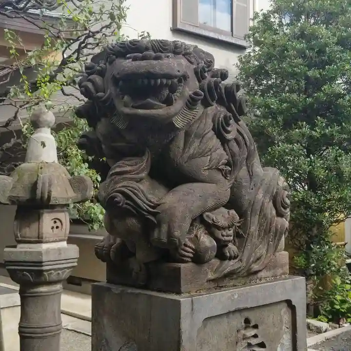 穏田神社の狛犬