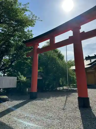 豊栄稲荷神社の{uncategorized: "未分類", other: "その他", undefined: "問題あり", building: "その他建物", grave: "お墓", sacred_gate: "鳥居", guardian: "狛犬", statue: "像", buddha: "仏像", history: "歴史", nature: "自然", garden: "庭園", animal: "動物", pagoda: "塔", temizu: "手水舎", mountain_gate: "山門・神門", sanctuary: "本殿・本堂", subordinate: "末社・摂社", art: "芸術", scenery: "景色", jizo: "地蔵", ema: "絵馬", goshuin: "御朱印", omikuji: "おみくじ", items: "授与品その他", amulet: "お守り", goshuincho: "御朱印帳", eats: "食事", festival: "お祭り", votive_dance: "神楽", shichigosan: "七五三参", wedding: "結婚式", experience: "体験その他", initially: "初詣", around: "周辺", anti_infection: "感染症対策"}