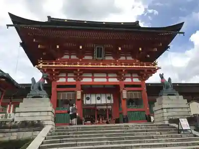 伏見稲荷大社の山門・神門