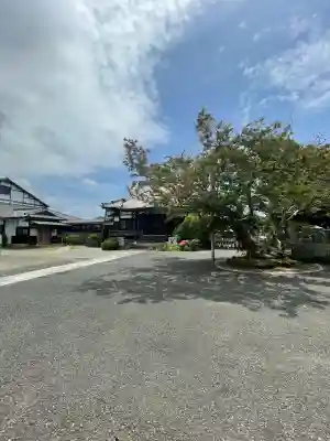 本興寺の{uncategorized: "未分類", other: "その他", undefined: "問題あり", building: "その他建物", grave: "お墓", sacred_gate: "鳥居", guardian: "狛犬", statue: "像", buddha: "仏像", history: "歴史", nature: "自然", garden: "庭園", animal: "動物", pagoda: "塔", temizu: "手水舎", mountain_gate: "山門・神門", sanctuary: "本殿・本堂", subordinate: "末社・摂社", art: "芸術", scenery: "景色", jizo: "地蔵", ema: "絵馬", goshuin: "御朱印", omikuji: "おみくじ", items: "授与品その他", amulet: "お守り", goshuincho: "御朱印帳", eats: "食事", festival: "お祭り", votive_dance: "神楽", shichigosan: "七五三参", wedding: "結婚式", experience: "体験その他", initially: "初詣", around: "周辺", anti_infection: "感染症対策"}