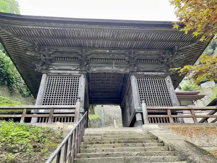 宝珠山 立石寺の山門・神門