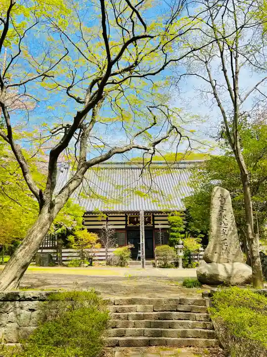 長林寺(山川長林寺)の{uncategorized: "未分類", other: "その他", undefined: "問題あり", building: "その他建物", grave: "お墓", sacred_gate: "鳥居", guardian: "狛犬", statue: "像", buddha: "仏像", history: "歴史", nature: "自然", garden: "庭園", animal: "動物", pagoda: "塔", temizu: "手水舎", mountain_gate: "山門・神門", sanctuary: "本殿・本堂", subordinate: "末社・摂社", art: "芸術", scenery: "景色", jizo: "地蔵", ema: "絵馬", goshuin: "御朱印", omikuji: "おみくじ", items: "授与品その他", amulet: "お守り", goshuincho: "御朱印帳", eats: "食事", festival: "お祭り", votive_dance: "神楽", shichigosan: "七五三参", wedding: "結婚式", experience: "体験その他", initially: "初詣", around: "周辺", anti_infection: "感染症対策"}