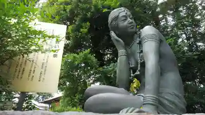 長宮氷川神社の像