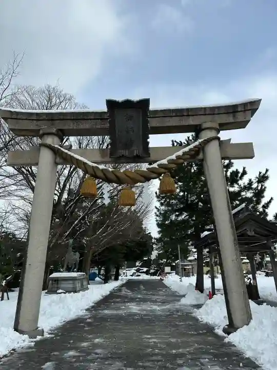 諏訪神社の{uncategorized: "未分類", other: "その他", undefined: "問題あり", building: "その他建物", grave: "お墓", sacred_gate: "鳥居", guardian: "狛犬", statue: "像", buddha: "仏像", history: "歴史", nature: "自然", garden: "庭園", animal: "動物", pagoda: "塔", temizu: "手水舎", mountain_gate: "山門・神門", sanctuary: "本殿・本堂", subordinate: "末社・摂社", art: "芸術", scenery: "景色", jizo: "地蔵", ema: "絵馬", goshuin: "御朱印", omikuji: "おみくじ", items: "授与品その他", amulet: "お守り", goshuincho: "御朱印帳", eats: "食事", festival: "お祭り", votive_dance: "神楽", shichigosan: "七五三参", wedding: "結婚式", experience: "体験その他", initially: "初詣", around: "周辺", anti_infection: "感染症対策"}