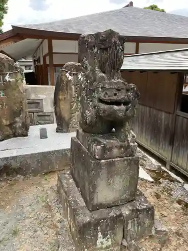 岡田神社の狛犬