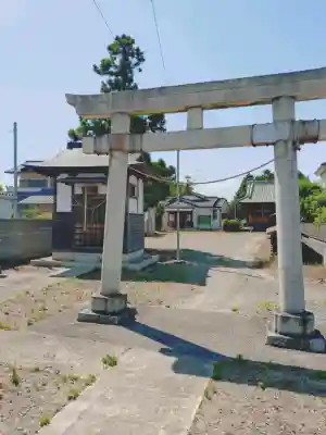 香取稲荷神社の{uncategorized: "未分類", other: "その他", undefined: "問題あり", building: "その他建物", grave: "お墓", sacred_gate: "鳥居", guardian: "狛犬", statue: "像", buddha: "仏像", history: "歴史", nature: "自然", garden: "庭園", animal: "動物", pagoda: "塔", temizu: "手水舎", mountain_gate: "山門・神門", sanctuary: "本殿・本堂", subordinate: "末社・摂社", art: "芸術", scenery: "景色", jizo: "地蔵", ema: "絵馬", goshuin: "御朱印", omikuji: "おみくじ", items: "授与品その他", amulet: "お守り", goshuincho: "御朱印帳", eats: "食事", festival: "お祭り", votive_dance: "神楽", shichigosan: "七五三参", wedding: "結婚式", experience: "体験その他", initially: "初詣", around: "周辺", anti_infection: "感染症対策"}
