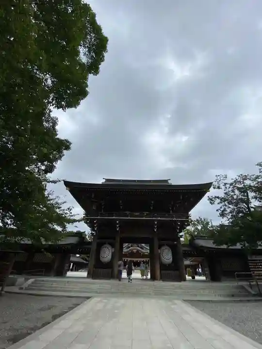 寒川神社の山門・神門