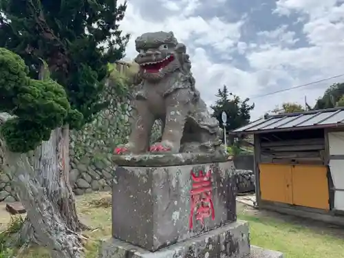布良崎神社の狛犬