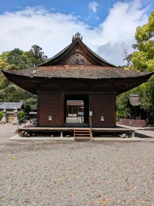 大宝神社の{uncategorized: "未分類", other: "その他", undefined: "問題あり", building: "その他建物", grave: "お墓", sacred_gate: "鳥居", guardian: "狛犬", statue: "像", buddha: "仏像", history: "歴史", nature: "自然", garden: "庭園", animal: "動物", pagoda: "塔", temizu: "手水舎", mountain_gate: "山門・神門", sanctuary: "本殿・本堂", subordinate: "末社・摂社", art: "芸術", scenery: "景色", jizo: "地蔵", ema: "絵馬", goshuin: "御朱印", omikuji: "おみくじ", items: "授与品その他", amulet: "お守り", goshuincho: "御朱印帳", eats: "食事", festival: "お祭り", votive_dance: "神楽", shichigosan: "七五三参", wedding: "結婚式", experience: "体験その他", initially: "初詣", around: "周辺", anti_infection: "感染症対策"}