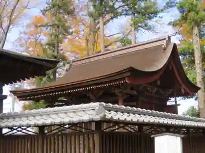 筑摩神社の本殿・本堂