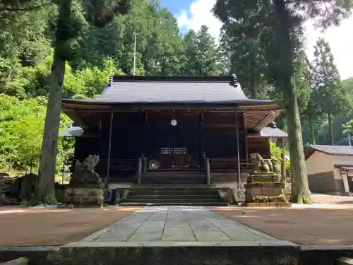 阿多由太神社の本殿