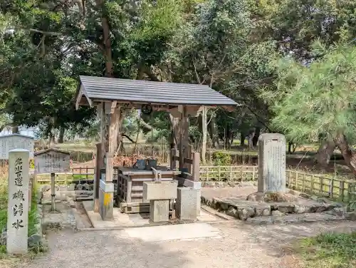 天橋立神社の{uncategorized: "未分類", other: "その他", undefined: "問題あり", building: "その他建物", grave: "お墓", sacred_gate: "鳥居", guardian: "狛犬", statue: "像", buddha: "仏像", history: "歴史", nature: "自然", garden: "庭園", animal: "動物", pagoda: "塔", temizu: "手水舎", mountain_gate: "山門・神門", sanctuary: "本殿・本堂", subordinate: "末社・摂社", art: "芸術", scenery: "景色", jizo: "地蔵", ema: "絵馬", goshuin: "御朱印", omikuji: "おみくじ", items: "授与品その他", amulet: "お守り", goshuincho: "御朱印帳", eats: "食事", festival: "お祭り", votive_dance: "神楽", shichigosan: "七五三参", wedding: "結婚式", experience: "体験その他", initially: "初詣", around: "周辺", anti_infection: "感染症対策"}