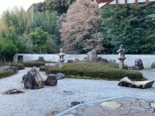 公智神社の庭園