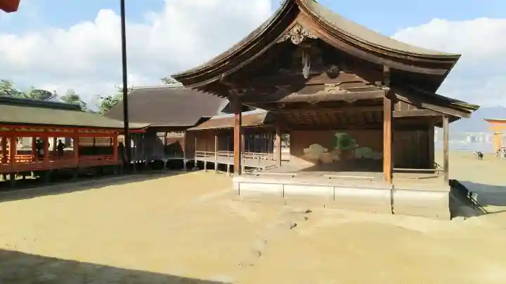 厳島神社の{uncategorized: "未分類", other: "その他", undefined: "問題あり", building: "その他建物", grave: "お墓", sacred_gate: "鳥居", guardian: "狛犬", statue: "像", buddha: "仏像", history: "歴史", nature: "自然", garden: "庭園", animal: "動物", pagoda: "塔", temizu: "手水舎", mountain_gate: "山門・神門", sanctuary: "本殿・本堂", subordinate: "末社・摂社", art: "芸術", scenery: "景色", jizo: "地蔵", ema: "絵馬", goshuin: "御朱印", omikuji: "おみくじ", items: "授与品その他", amulet: "お守り", goshuincho: "御朱印帳", eats: "食事", festival: "お祭り", votive_dance: "神楽", shichigosan: "七五三参", wedding: "結婚式", experience: "体験その他", initially: "初詣", around: "周辺", anti_infection: "感染症対策"}