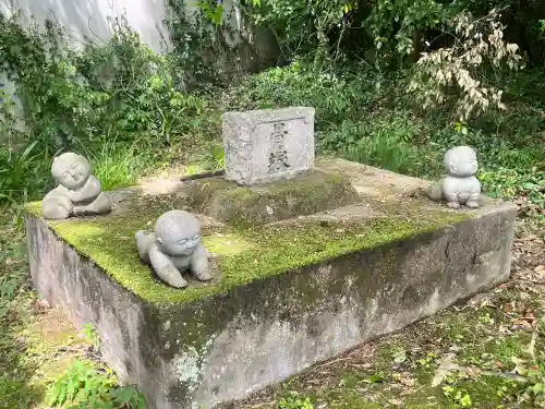 當麻寺奥院の{uncategorized: "未分類", other: "その他", undefined: "問題あり", building: "その他建物", grave: "お墓", sacred_gate: "鳥居", guardian: "狛犬", statue: "像", buddha: "仏像", history: "歴史", nature: "自然", garden: "庭園", animal: "動物", pagoda: "塔", temizu: "手水舎", mountain_gate: "山門・神門", sanctuary: "本殿・本堂", subordinate: "末社・摂社", art: "芸術", scenery: "景色", jizo: "地蔵", ema: "絵馬", goshuin: "御朱印", omikuji: "おみくじ", items: "授与品その他", amulet: "お守り", goshuincho: "御朱印帳", eats: "食事", festival: "お祭り", votive_dance: "神楽", shichigosan: "七五三参", wedding: "結婚式", experience: "体験その他", initially: "初詣", around: "周辺", anti_infection: "感染症対策"}