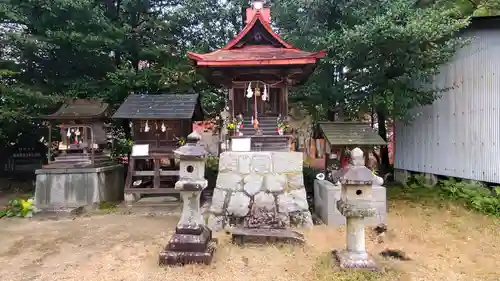 若宮八幡神社の末社