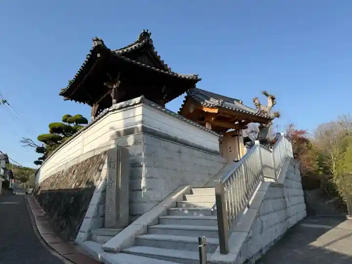 孝恩寺の{uncategorized: "未分類", other: "その他", undefined: "問題あり", building: "その他建物", grave: "お墓", sacred_gate: "鳥居", guardian: "狛犬", statue: "像", buddha: "仏像", history: "歴史", nature: "自然", garden: "庭園", animal: "動物", pagoda: "塔", temizu: "手水舎", mountain_gate: "山門・神門", sanctuary: "本殿・本堂", subordinate: "末社・摂社", art: "芸術", scenery: "景色", jizo: "地蔵", ema: "絵馬", goshuin: "御朱印", omikuji: "おみくじ", items: "授与品その他", amulet: "お守り", goshuincho: "御朱印帳", eats: "食事", festival: "お祭り", votive_dance: "神楽", shichigosan: "七五三参", wedding: "結婚式", experience: "体験その他", initially: "初詣", around: "周辺", anti_infection: "感染症対策"}