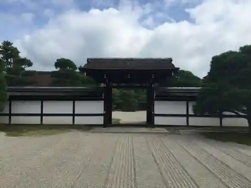 仁和寺の山門