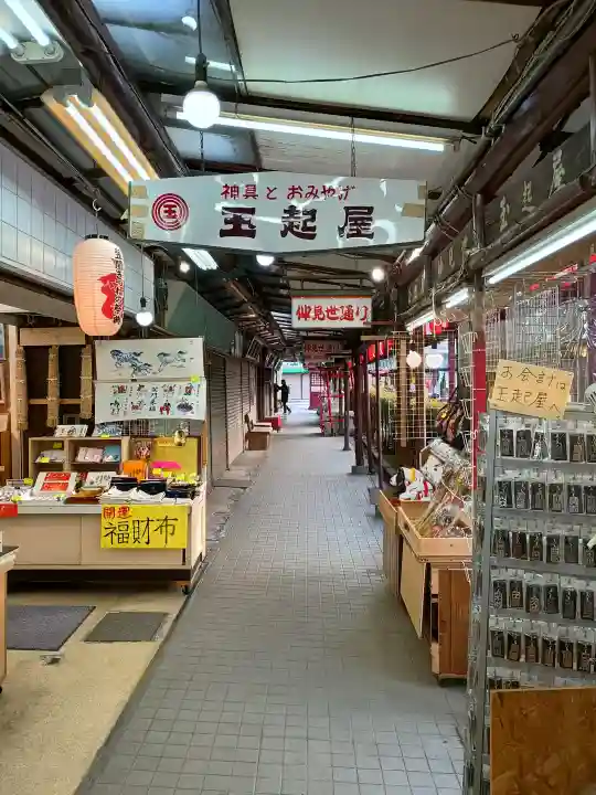 笠間稲荷神社の{uncategorized: "未分類", other: "その他", undefined: "問題あり", building: "その他建物", grave: "お墓", sacred_gate: "鳥居", guardian: "狛犬", statue: "像", buddha: "仏像", history: "歴史", nature: "自然", garden: "庭園", animal: "動物", pagoda: "塔", temizu: "手水舎", mountain_gate: "山門・神門", sanctuary: "本殿・本堂", subordinate: "末社・摂社", art: "芸術", scenery: "景色", jizo: "地蔵", ema: "絵馬", goshuin: "御朱印", omikuji: "おみくじ", items: "授与品その他", amulet: "お守り", goshuincho: "御朱印帳", eats: "食事", festival: "お祭り", votive_dance: "神楽", shichigosan: "七五三参", wedding: "結婚式", experience: "体験その他", initially: "初詣", around: "周辺", anti_infection: "感染症対策"}