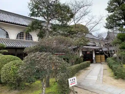 西大寺の本殿・本堂