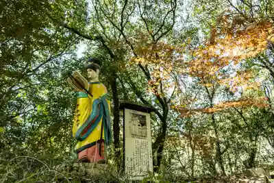 目の霊山　油山寺の像