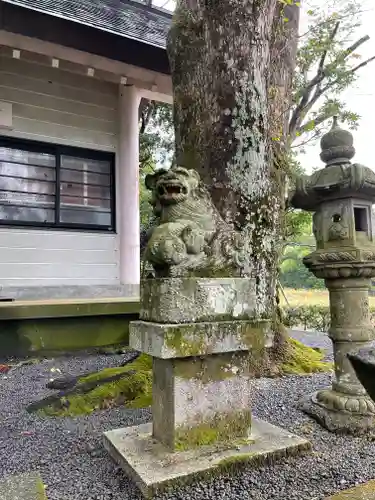 引手力男神社の狛犬