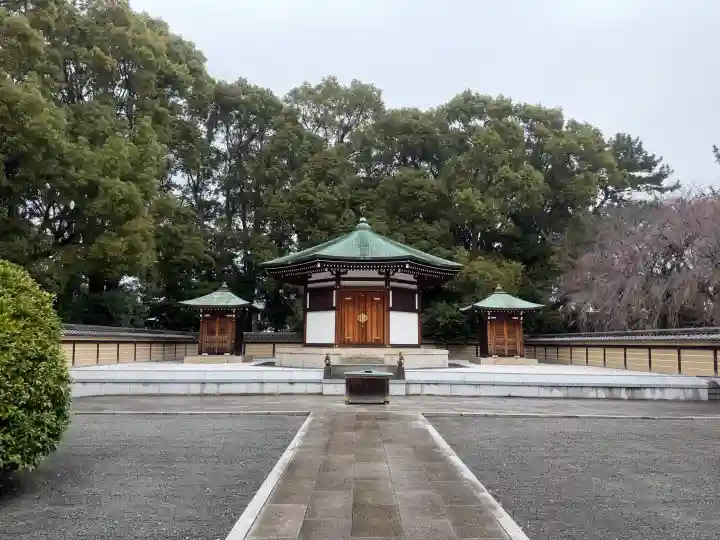 池上本門寺の{uncategorized: "未分類", other: "その他", undefined: "問題あり", building: "その他建物", grave: "お墓", sacred_gate: "鳥居", guardian: "狛犬", statue: "像", buddha: "仏像", history: "歴史", nature: "自然", garden: "庭園", animal: "動物", pagoda: "塔", temizu: "手水舎", mountain_gate: "山門・神門", sanctuary: "本殿・本堂", subordinate: "末社・摂社", art: "芸術", scenery: "景色", jizo: "地蔵", ema: "絵馬", goshuin: "御朱印", omikuji: "おみくじ", items: "授与品その他", amulet: "お守り", goshuincho: "御朱印帳", eats: "食事", festival: "お祭り", votive_dance: "神楽", shichigosan: "七五三参", wedding: "結婚式", experience: "体験その他", initially: "初詣", around: "周辺", anti_infection: "感染症対策"}