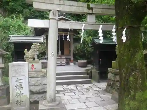 銭洗弁財天宇賀福神社の鳥居