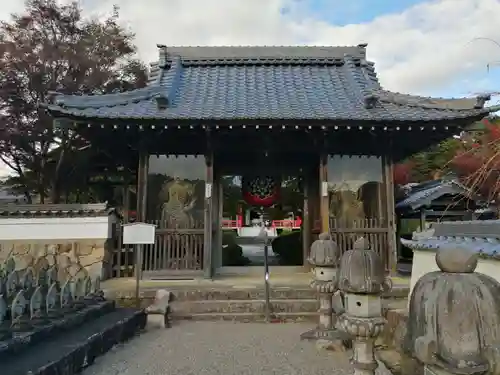 櫟野寺の山門