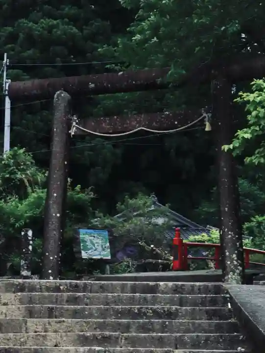 熊野那智大社の{uncategorized: "未分類", other: "その他", undefined: "問題あり", building: "その他建物", grave: "お墓", sacred_gate: "鳥居", guardian: "狛犬", statue: "像", buddha: "仏像", history: "歴史", nature: "自然", garden: "庭園", animal: "動物", pagoda: "塔", temizu: "手水舎", mountain_gate: "山門・神門", sanctuary: "本殿・本堂", subordinate: "末社・摂社", art: "芸術", scenery: "景色", jizo: "地蔵", ema: "絵馬", goshuin: "御朱印", omikuji: "おみくじ", items: "授与品その他", amulet: "お守り", goshuincho: "御朱印帳", eats: "食事", festival: "お祭り", votive_dance: "神楽", shichigosan: "七五三参", wedding: "結婚式", experience: "体験その他", initially: "初詣", around: "周辺", anti_infection: "感染症対策"}