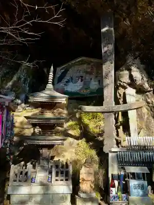 徳善院明王密寺の{uncategorized: "未分類", other: "その他", undefined: "問題あり", building: "その他建物", grave: "お墓", sacred_gate: "鳥居", guardian: "狛犬", statue: "像", buddha: "仏像", history: "歴史", nature: "自然", garden: "庭園", animal: "動物", pagoda: "塔", temizu: "手水舎", mountain_gate: "山門・神門", sanctuary: "本殿・本堂", subordinate: "末社・摂社", art: "芸術", scenery: "景色", jizo: "地蔵", ema: "絵馬", goshuin: "御朱印", omikuji: "おみくじ", items: "授与品その他", amulet: "お守り", goshuincho: "御朱印帳", eats: "食事", festival: "お祭り", votive_dance: "神楽", shichigosan: "七五三参", wedding: "結婚式", experience: "体験その他", initially: "初詣", around: "周辺", anti_infection: "感染症対策"}