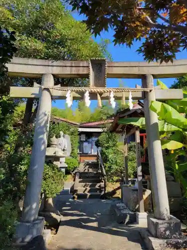 横浜御嶽神社の鳥居