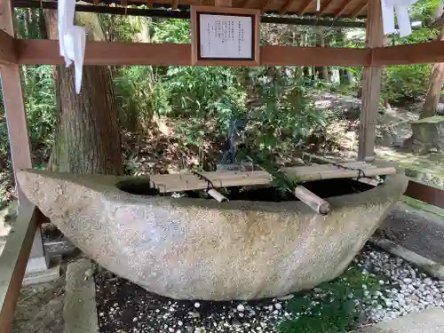 長寸神社の手水舎